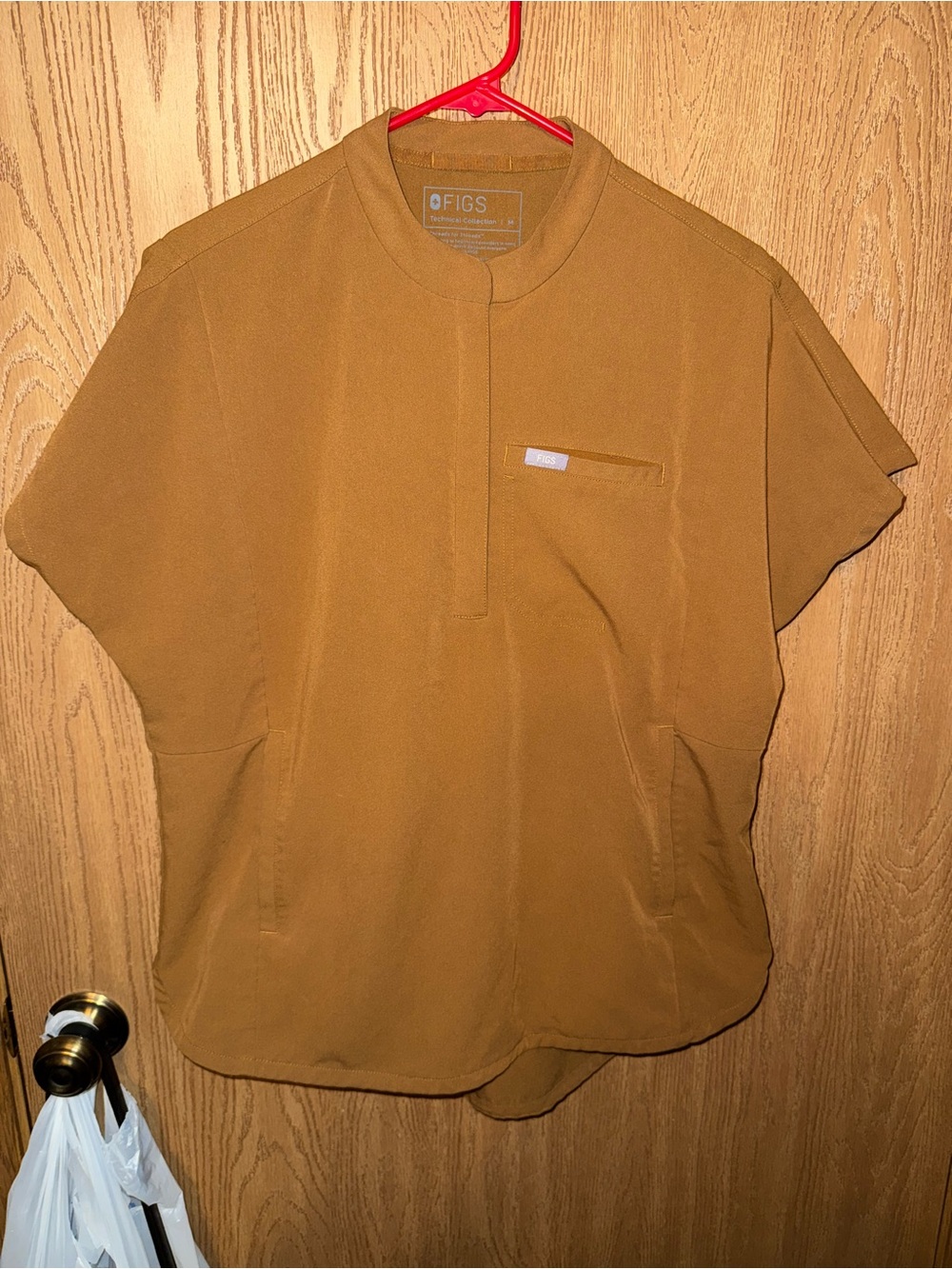 Figs scrub top